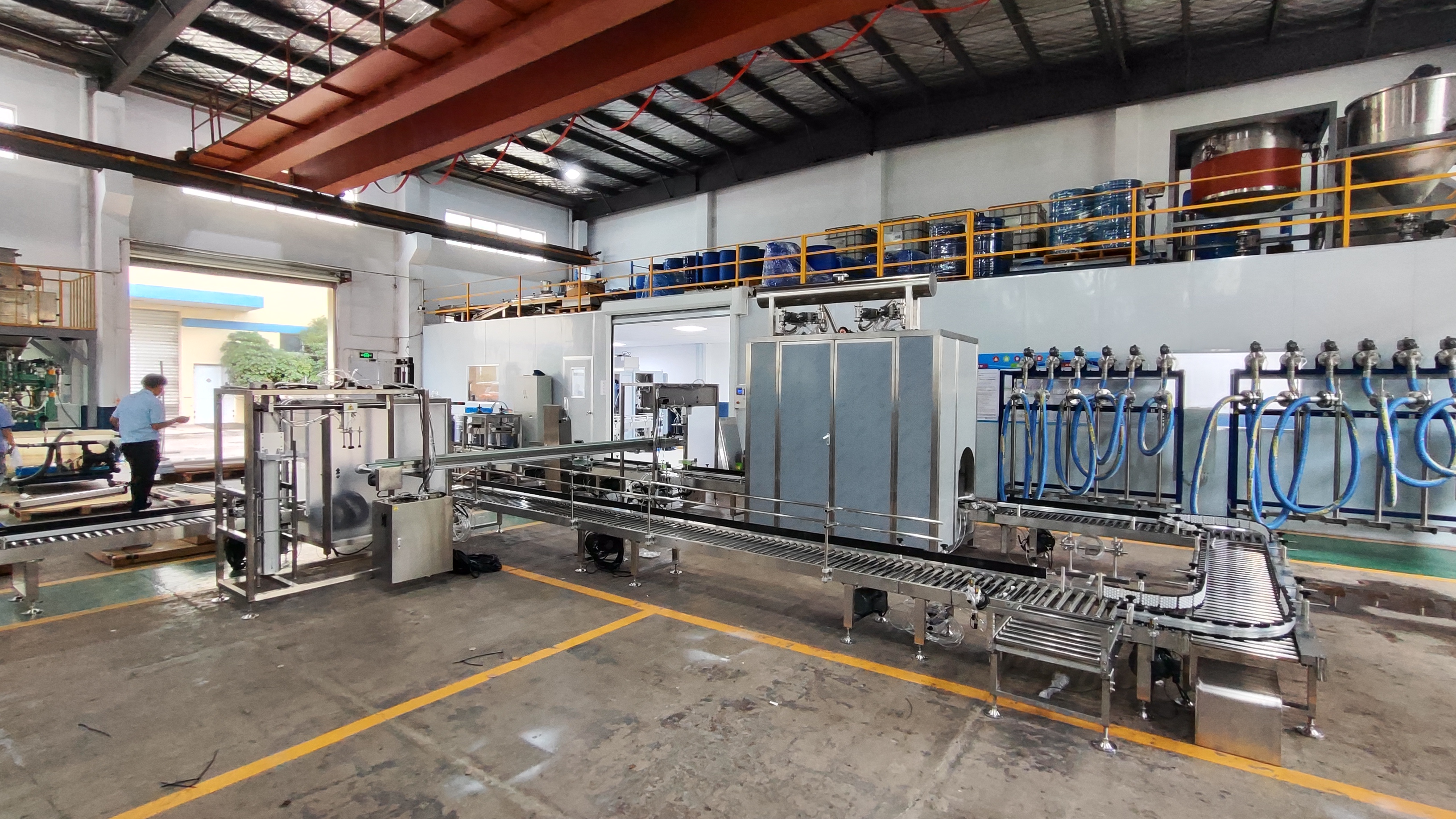 力固智能 | 20L全自動灌裝線順利運往客戶現(xiàn)場